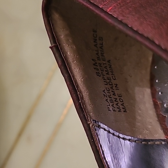 Burgundy red peeptoe heels with pink rhinstones and bows. - Picture 3 of 16